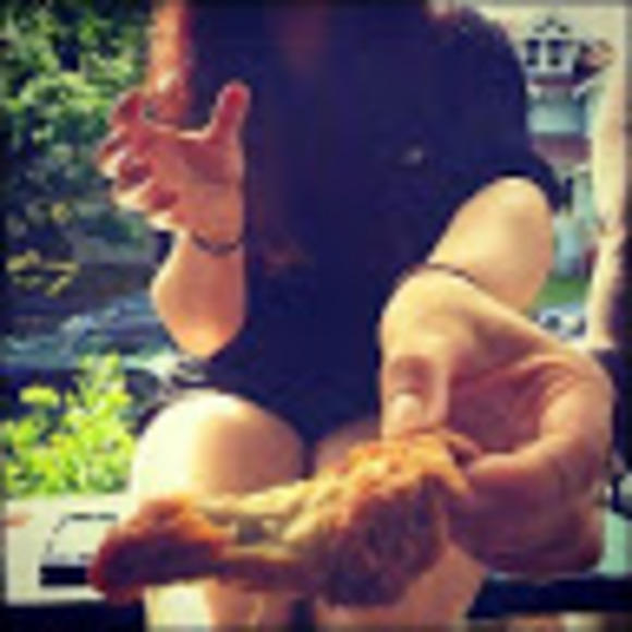 Meet your Posher, Nicole - Picture 1 of 1